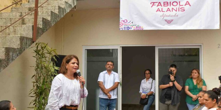 Fabiola Alanís inaugura Casa Enlace en Peribán: “Tenemos la obligación de informar y rendir cuentas al pueblo”
