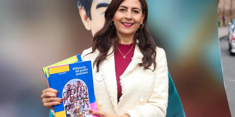 Gabriela Molina arranca distribución de más de 6 millones de libros de texto gratuitos