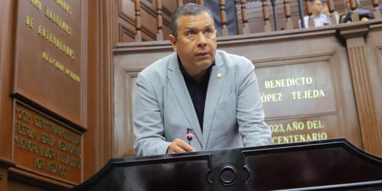 Juan Carlos Barragán va por eliminar cobros de grúa y corralón a víctimas de robo vehicular