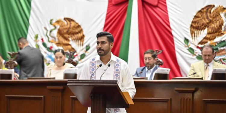 Abraham Espinoza propone la creación de la Dirección de Educación Indígena Náhuatl