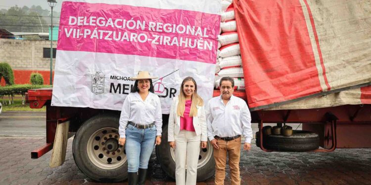 Impulsa Dayana Pérez el Campo de Salvador Escalante con Entrega de Fertilizante a Bajo Costo