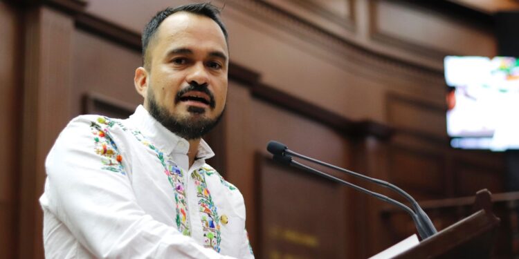 Abraham Espinoza propone la creación de la Dirección de Educación Indígena Náhuatl