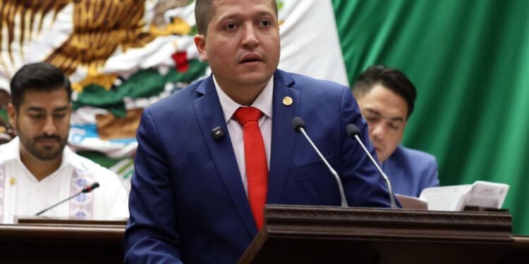 Busca Vicente Gómez tipificar como delito terapias de conversión