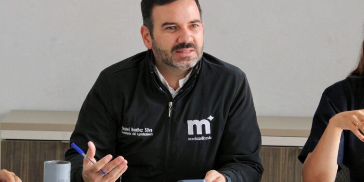 Yankel Benítez revisa avances de obras con vecinos de Ríos Mexicanos