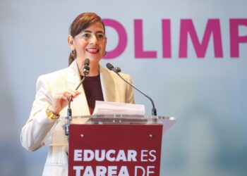 Reconoce Gabriela Molina a estudiantes ganadores de la Olimpiada del Conocimiento