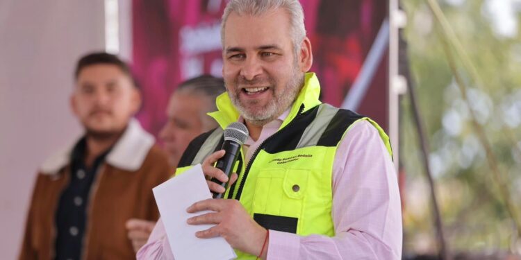 Rehabilitación carretera Maravatío-Contepec impulsará desarrollo del Oriente: Bedolla