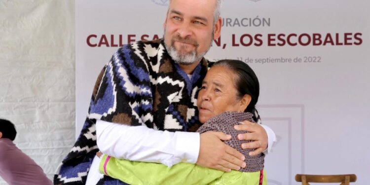 Respaldo total a autonomía de las comunidades de Crescencio Morales y Jarácuaro: Bedolla