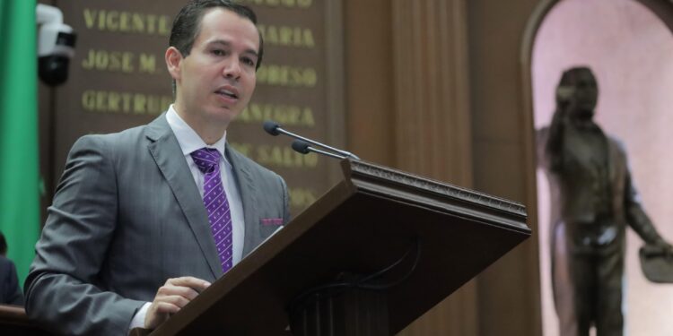 Presenta Alfredo Anaya iniciativa para garantizar transparencia y eficiencia en el gasto municipal