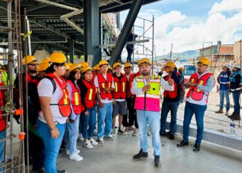 Estudiantes de Energía y Electromovilidad visitan teleférico de Uruapan: UTM
