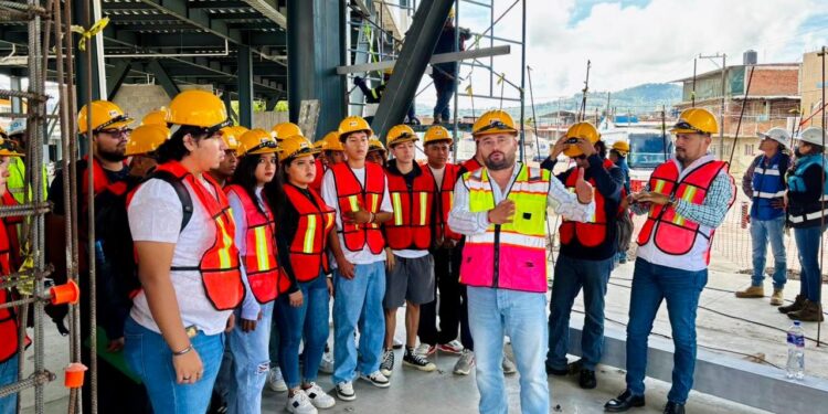 Estudiantes de Energía y Electromovilidad visitan teleférico de Uruapan: UTM