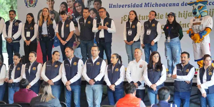 Yarabí Ávila llama a estudiantes a realizar su servicio social con vocación de servir