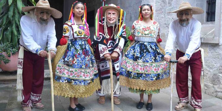 Santa Ana Zirosto se viste de fiesta para su festival de danzas tradicionales: Secum
