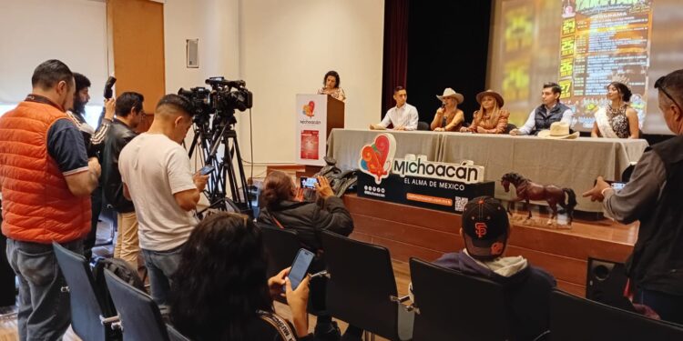 Taretan se viste de fiesta con sus tradicionales carreras de caballos: Sectur