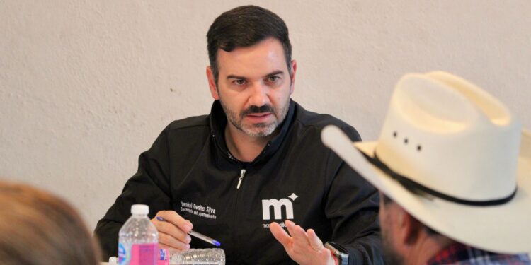 Yankel Benítez fortalece comunicación con encargados del orden