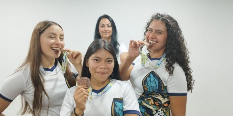Tras 11 años, voleibol de playa nicolaita rompió con sequía de medalla en Universiada Nacional
