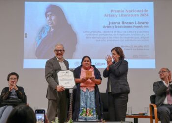 Juana Bravo pone en alto a Michoacán, recibe Premio Nacional de las Artes: Sectur