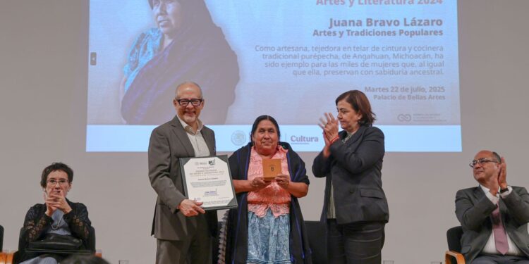 Juana Bravo pone en alto a Michoacán, recibe Premio Nacional de las Artes: Sectur