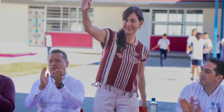 Trabajo coordinado entre SEE y SCOP suman a la transformación educativa: Gabriela Molina