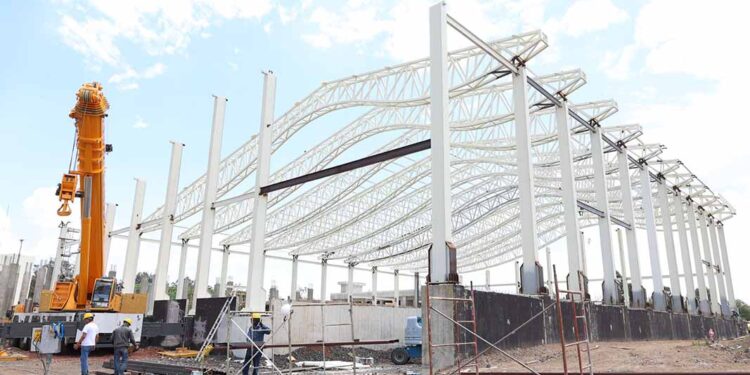 Administración de Yarabí Ávila construye obras de alto impacto; alberca Olímpica al 70 por ciento