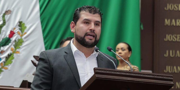 Con acompañamiento legislativo, la inversión federal para el puerto de Lázaro Cárdenas fortalecerá economía de Michoacán: Octavio Ocampo