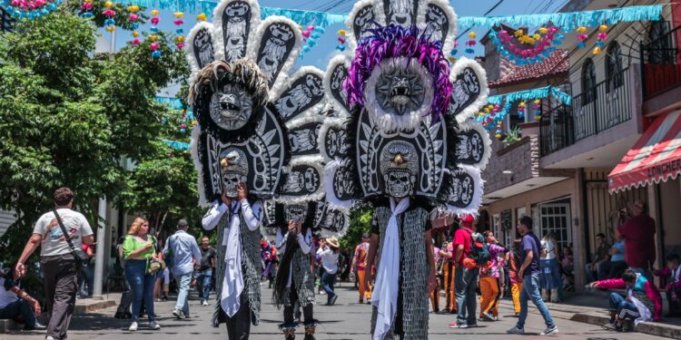 Más de 3 mil tlahualiles contagian de alegría, fiesta y fe las calles de Sahuayo