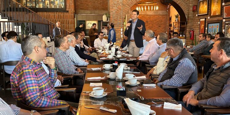 Se reúne Alfonso Martínez con empresarios de Zamora