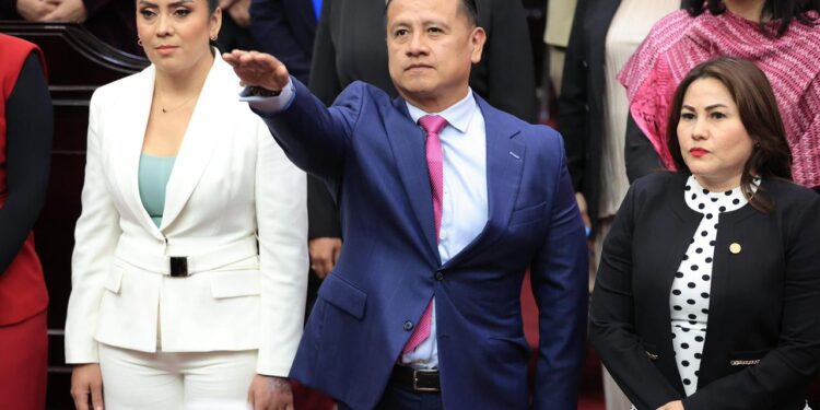 Congreso de Michoacán designa a Carlos Torres Piña al frente de la FGE