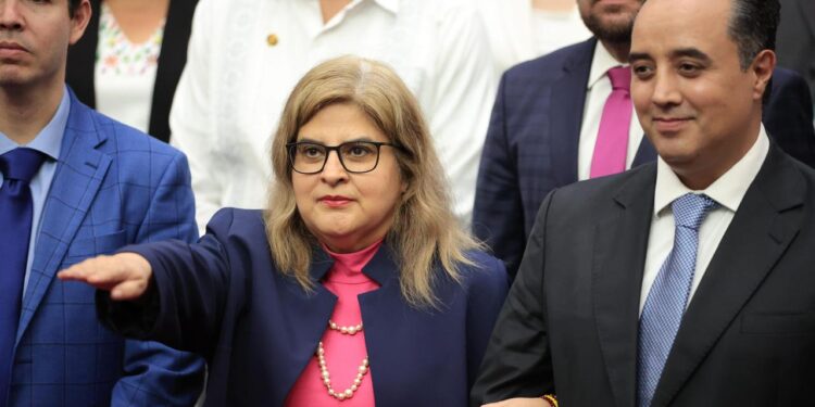 Designa 76 Legislatura a Carlos Torres Piña como Fiscal General del Estado