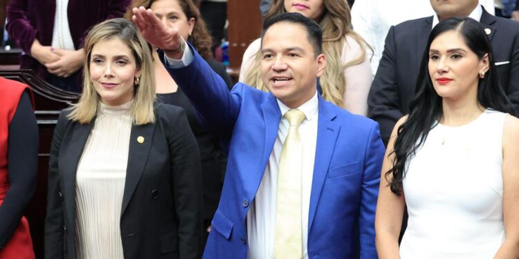 Abraham Alí Cruz protesta como titular del Órgano Interno de Control del IEM