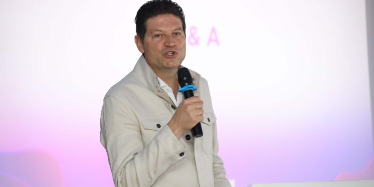 Apoya Alfonso Martínez crecimiento y nuevas rutas del Aeropuerto de Morelia