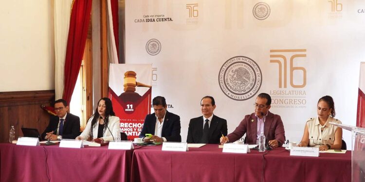 René Olivos presentó su libro “Derechos humanos y sus garantías” y afirmó que los derechos humanos son una exigencia ciudadana.