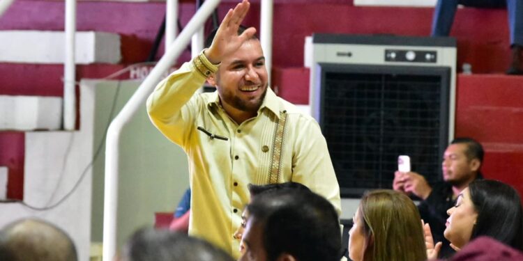 Gladyz Butanda presenta Plan de Movilidad a jóvenes de Apatzingán