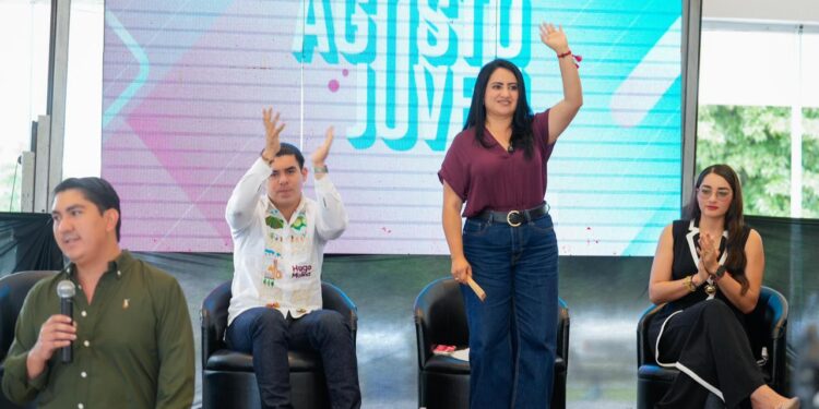 Gladyz Butanda presenta Plan de Movilidad a jóvenes de Apatzingán