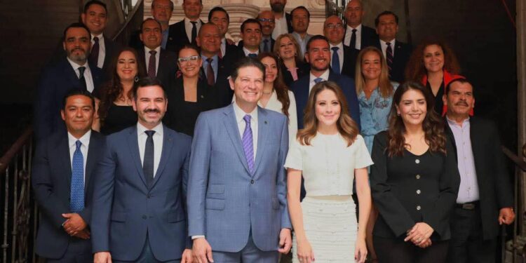 Entrega Alfonso Martínez su Primer Informe de Gobierno