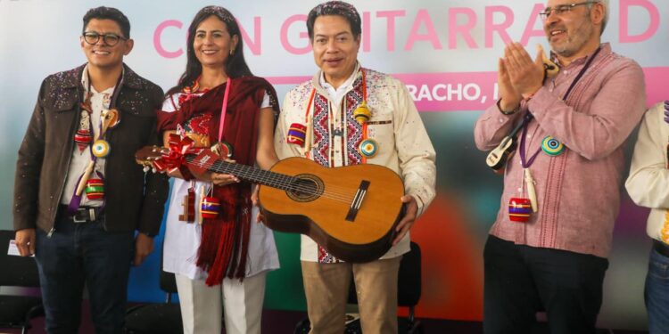 Nuevo programa de guitarras impulsa una cultura de paz: Gabriela Molina