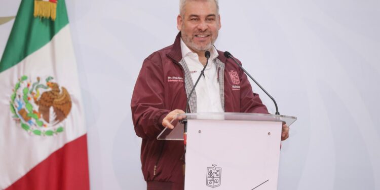 Avistamiento de ballenas en Michoacán será bajo norma oficial de Semarnat: Bedolla