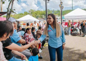 Gobierno Municipal fortalece el programa “Vivienda Digna” con entrega de cemento a familias de Salvador Escalante.