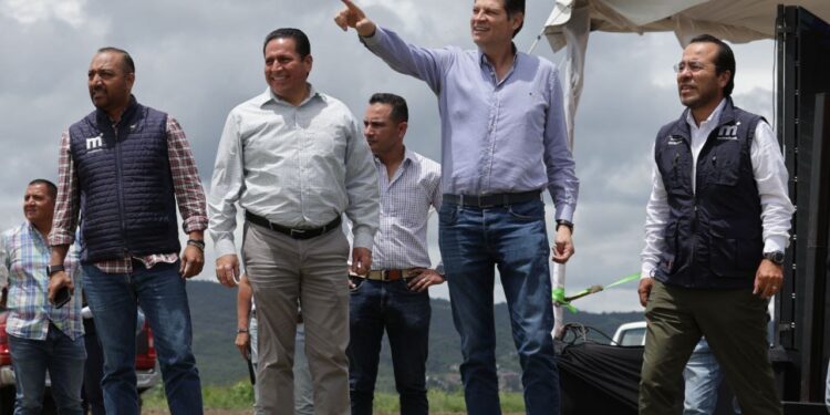 Yankel Benítez da seguimiento a obra de drenaje en la colonia Rubén Jaramillo