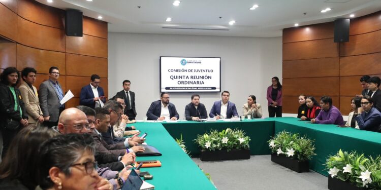 En el marco del Día Internacional de la Juventud, presentan en Comisión iniciativa para expedir la Ley General de Personas Jóvenes