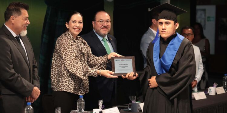 Michoacán fortalece continuidad y formación educativa de más jóvenes: Iemsysem