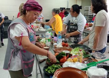 Alfonso Martínez fortalece programas para capacitar y abrir oportunidades para las mujeres