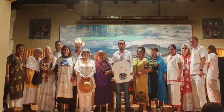 Recibe vocero del Consejo Supremo Indígena condecoración “Caballero Águila” en Teotihuacán, por su trabajo en favor de las comunidades 🦅