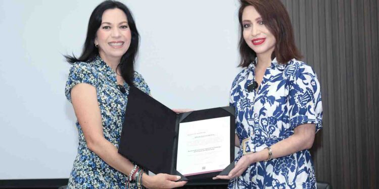 Entrega Iemsysem nombramiento a primera rectora de la Ucemich
