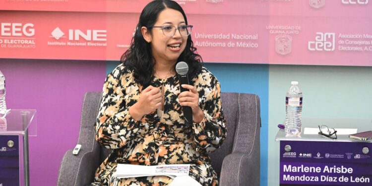 Consejera del IEM comparte experiencia inédita en elección judicial durante coloquio en Guanajuato
