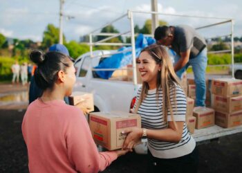 Dayana Pérez Mendoza atiende directamente a familias de Acapulquillo