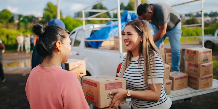 Dayana Pérez Mendoza atiende directamente a familias de Acapulquillo