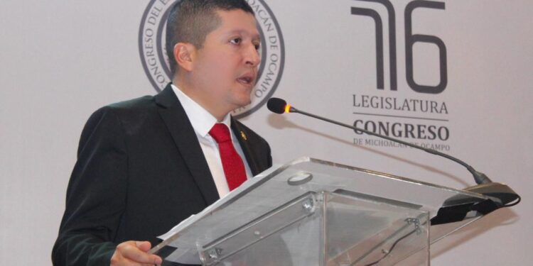 Encabeza Vicente Gómez ceremonia para reconocer a las y los bomberos