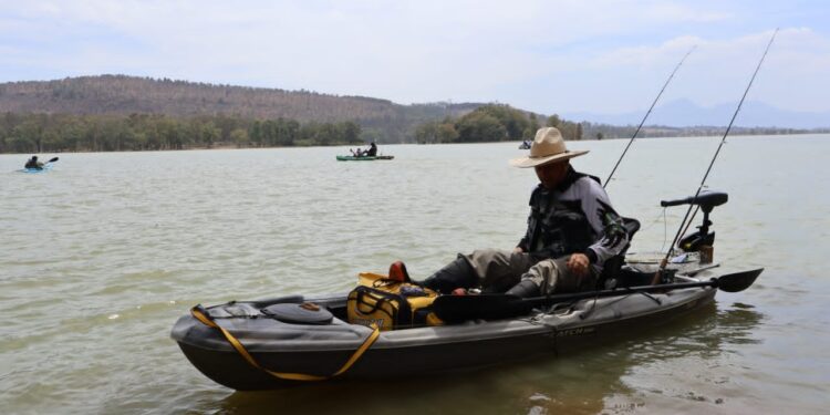 ¡Prepara tu caña de pescar! Ya viene el torneo deportivo en la presa de Cointzio