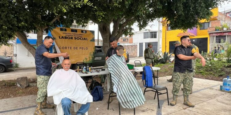 Gobierno de Morelia, vecinos y Ejército Mexicano realizan jornada integral en Colonia Loma Larga