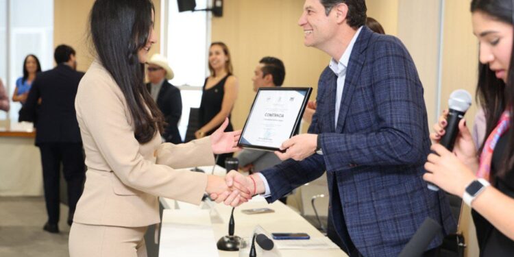 Alfonso Martínez instala Cabildo Juvenil de Morelia